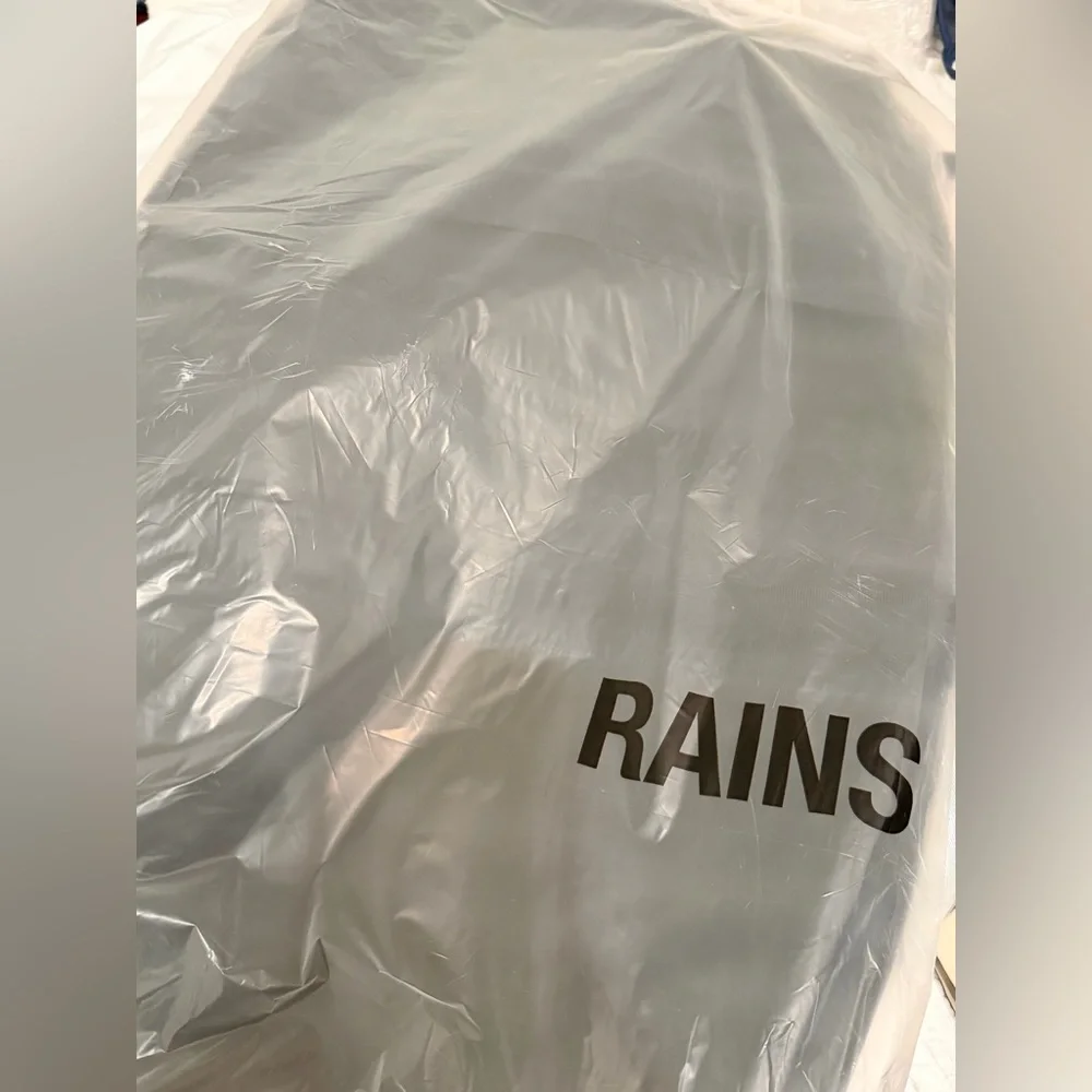NEW RAINS Hilo Weekend Bag in Black Waterproof